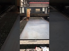 Componenti tagliati al laser per rampe di carico.