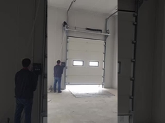 Livellatore di banchina e porta sezionale