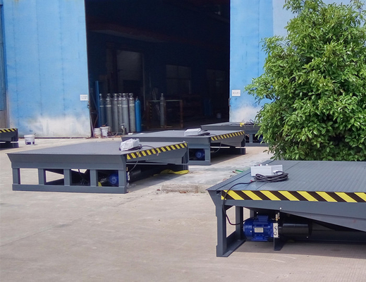 450MM Lip Length Truck Loading Electric Dock Levelers For Cargos Loading And Off-loading