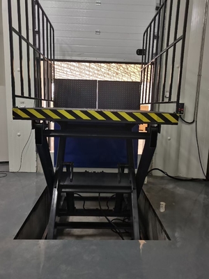 Hydraulic Dock Lift Scissor Platform 2000*3000mm 4500KG Payload On Warehouse Loading Bay