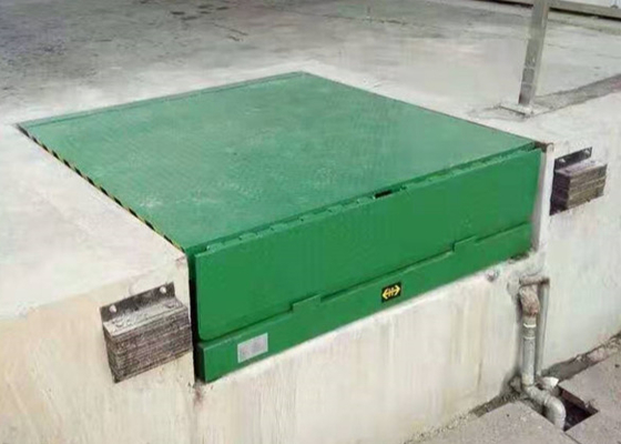 Hydraulic Dock Ramp, Loading Dock Equipment , Hydraulic Dock Leveler Anti Skid Checkered Plate Platform