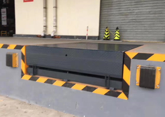 Industrial Electric Hydraulic Dock Plate ,Dock Leveler With 2 Pieces 250*250*100mm Bumper