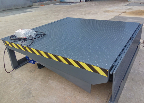 Super long 5m length Warehouse 8Ton Electric Dock Leveler With Maintenance Hole