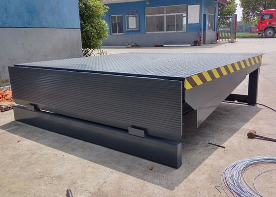 Super long 5m length Warehouse 8Ton Electric Dock Leveler With Maintenance Hole