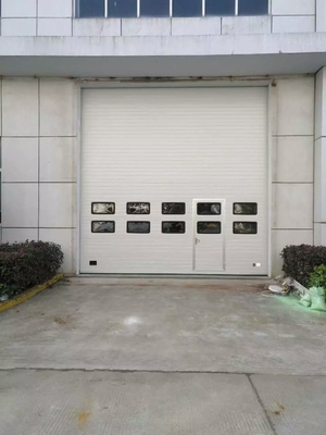 Le porte di garage sezionali soddisfano applicazioni in cui la durata, l'affidabilità e l'economia sono priorità primarie
