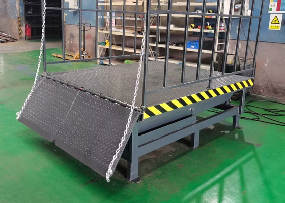 Hydraulic Dock Lift Scissor Platform 2000*3000mm 4500KG Payload On Warehouse Loading Bay