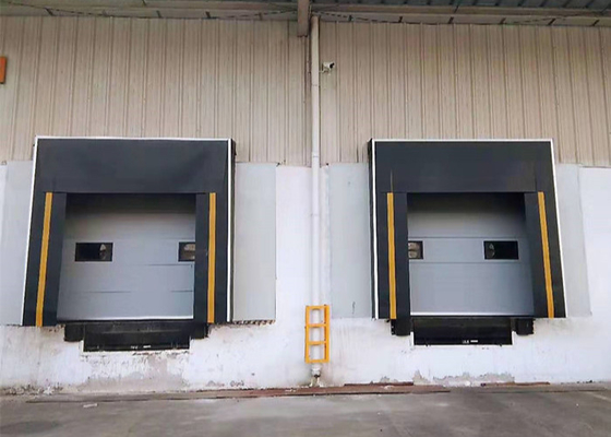 Il magazzino del meccanico del PVC ripara il magazzino logistico per la prova della pioggia della zona adibita al carico